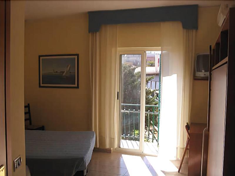 Hotel Torre Antica Loano Exteriör bild