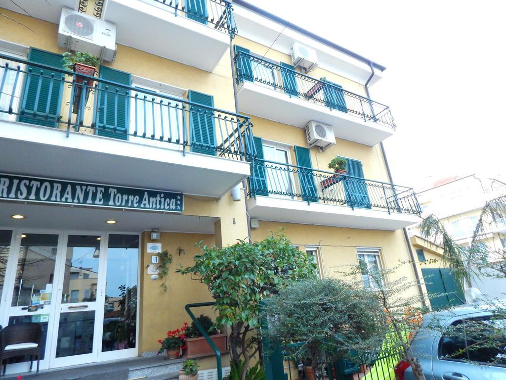 Hotel Torre Antica Loano Exteriör bild